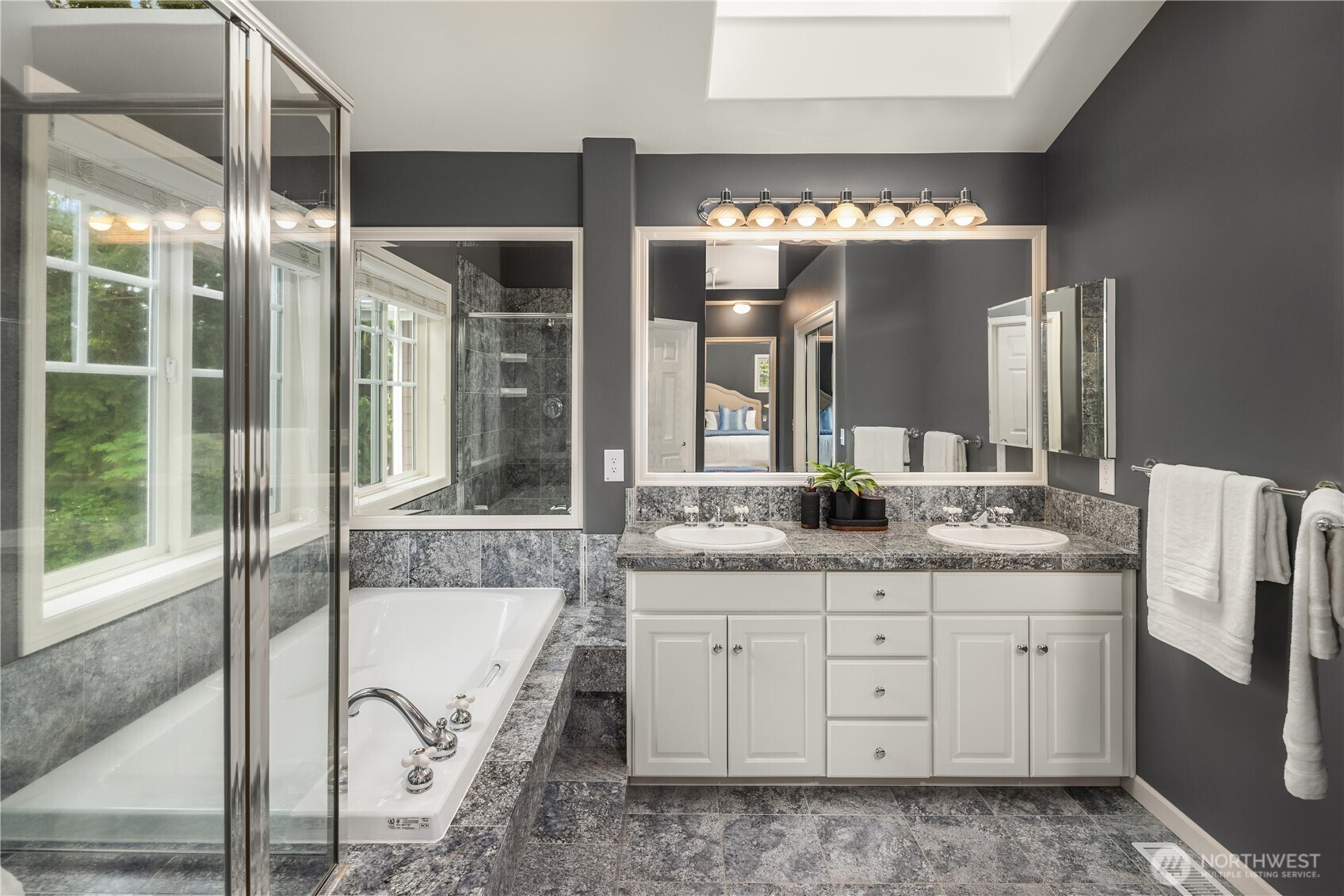 21827 SE 20th Street , Sammamish, WA 98075-9564