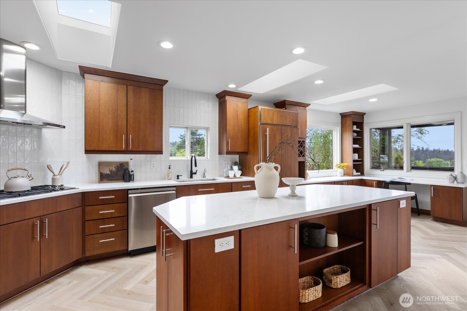 608 Magnolia Lane , Edmonds, WA 98020