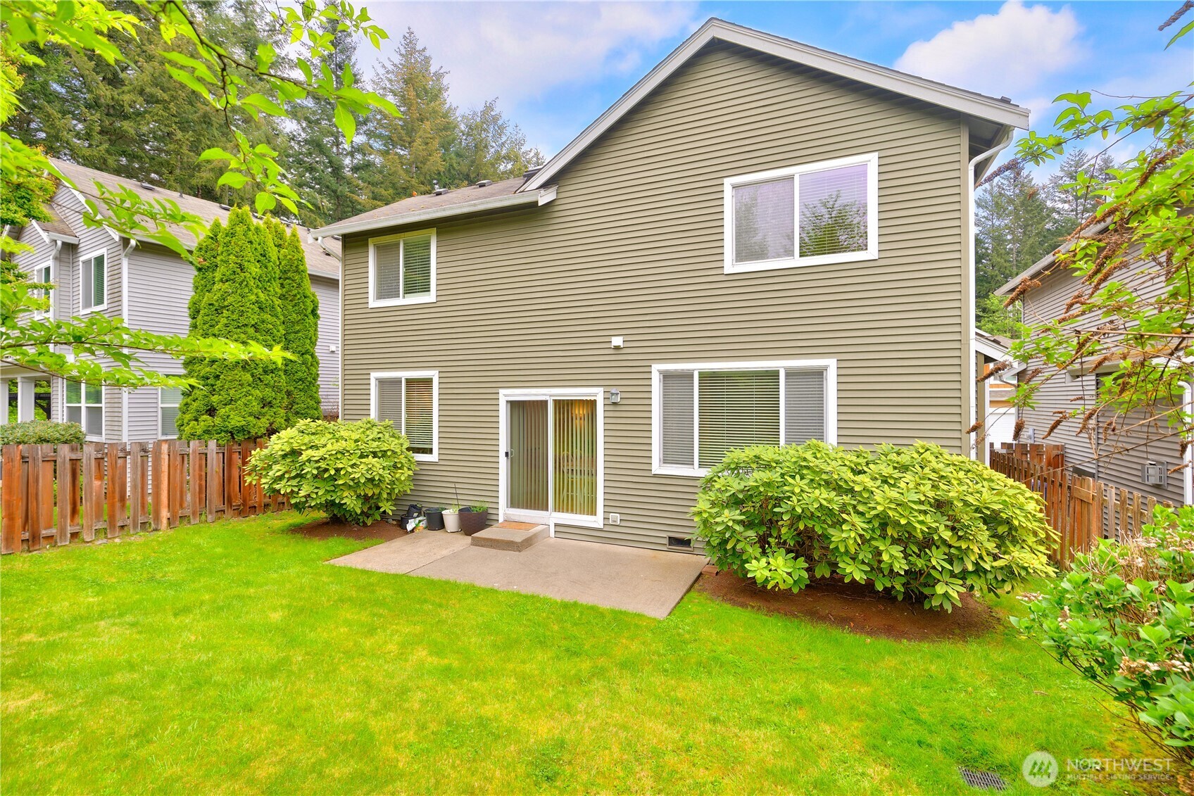 28104 Maple Ridge Way SE, Maple Valley, WA 98038