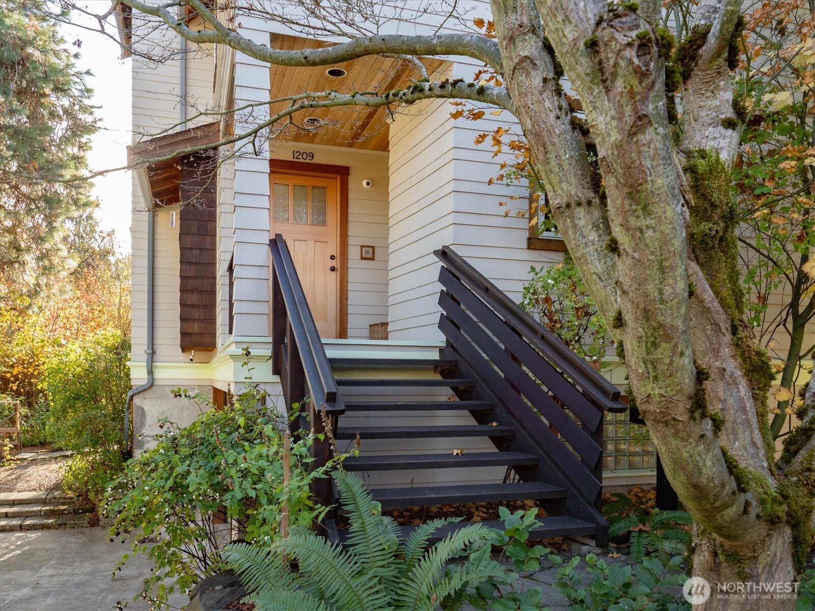 1209 N 44th Street , Seattle, WA 98103