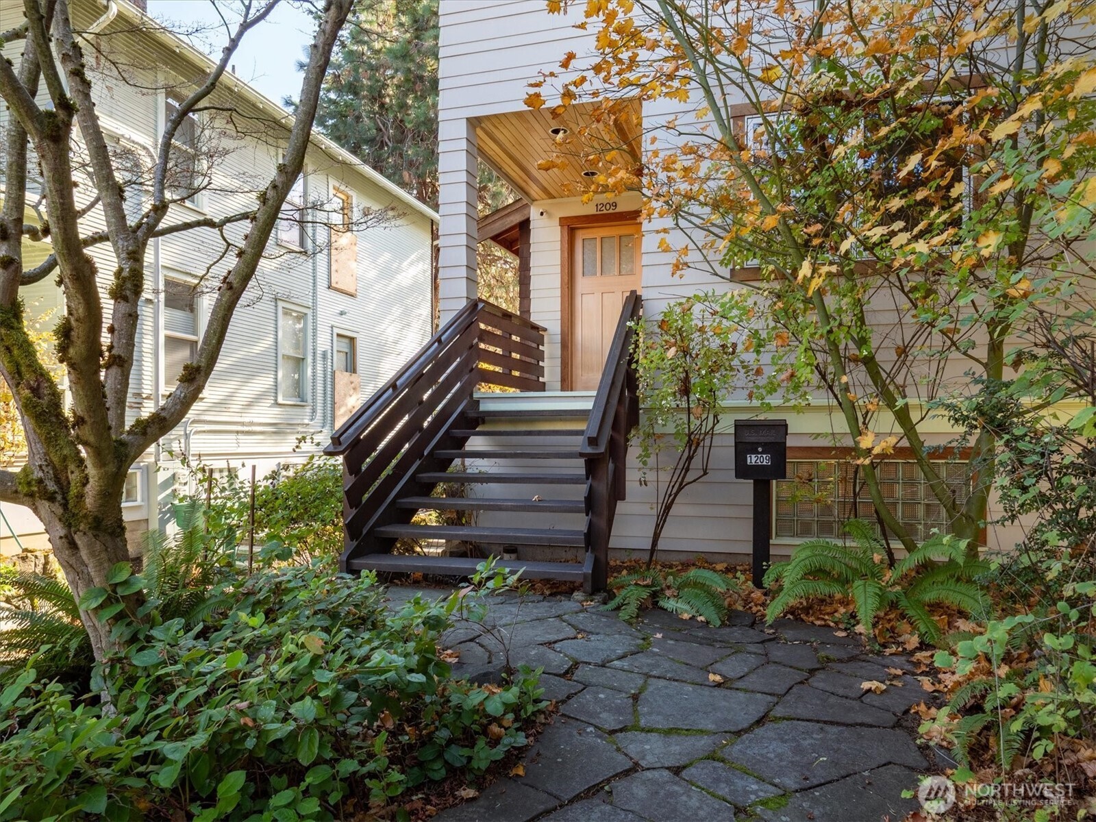 1209 N 44th Street , Seattle, WA 98103