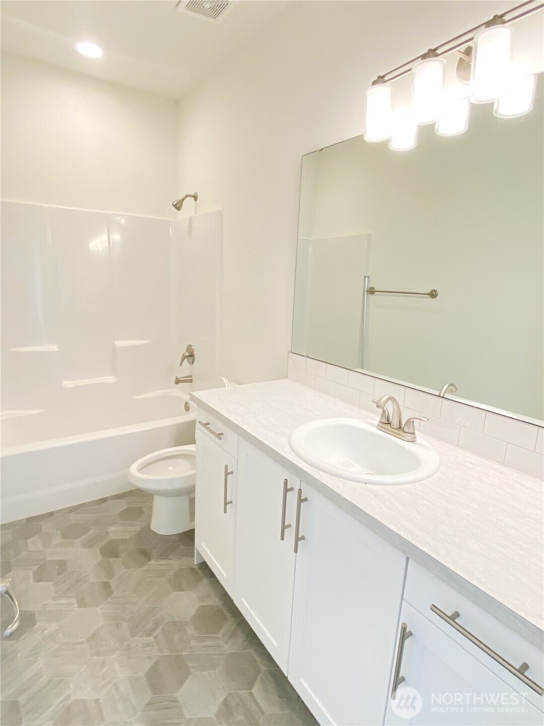 19019 E State Route 3 #A, Allyn, WA 98524