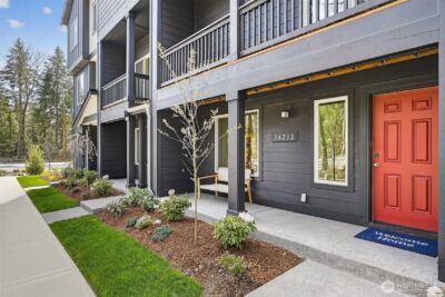 34108 Emerald Ridge Avenue SE, Black Diamond, WA 98010 - Photo 3