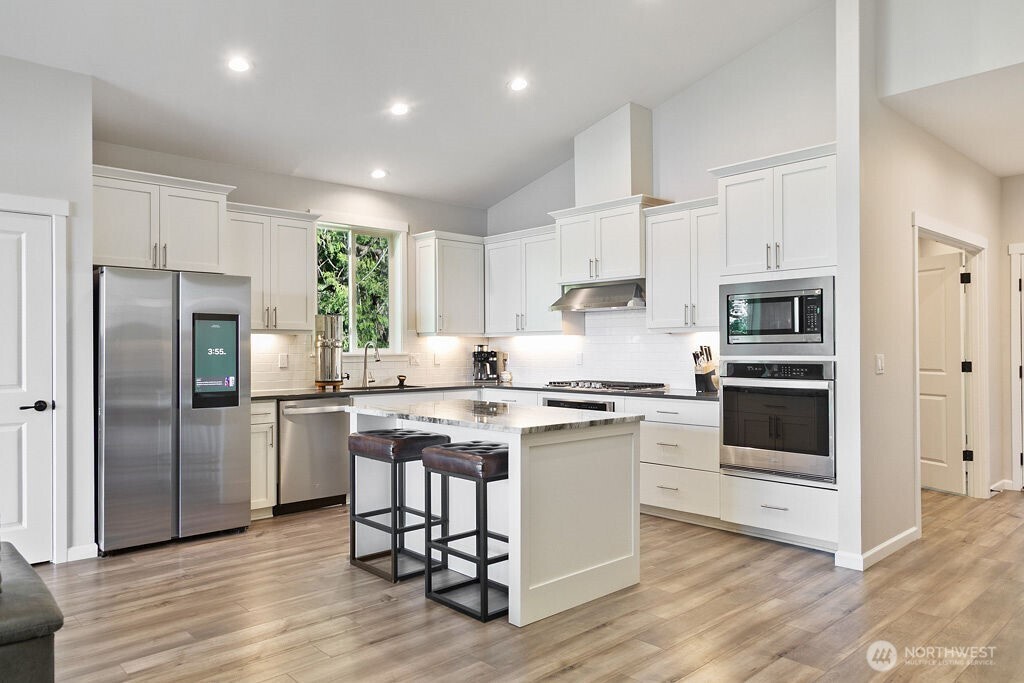 4652 E Hillcrest Drive , Port Orchard, WA 98366