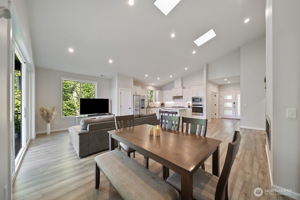 4652 E Hillcrest Drive , Port Orchard, WA 98366