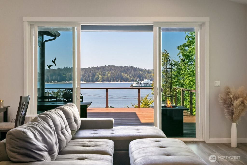 4652 E Hillcrest Drive , Port Orchard, WA 98366
