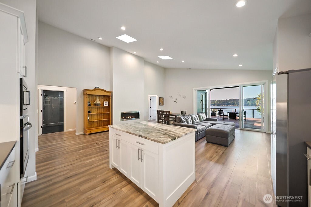 4652 E Hillcrest Drive , Port Orchard, WA 98366