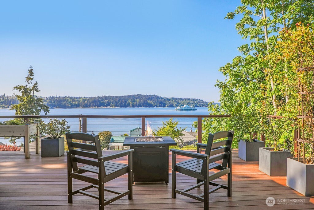 4652 E Hillcrest Drive , Port Orchard, WA 98366