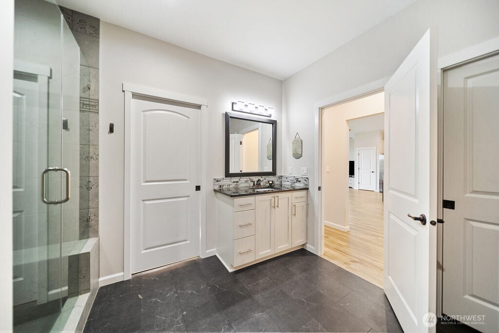 4652 E Hillcrest Drive , Port Orchard, WA 98366