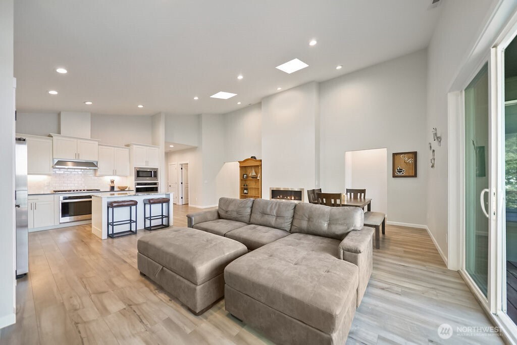 4652 E Hillcrest Drive , Port Orchard, WA 98366