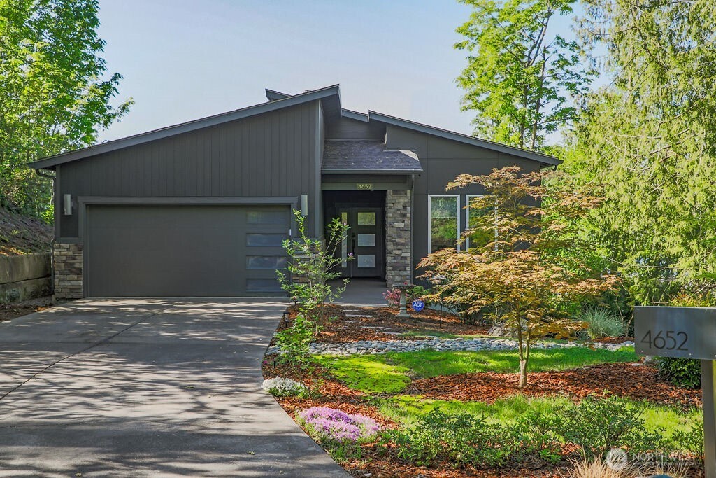 4652 E Hillcrest Drive , Port Orchard, WA 98366