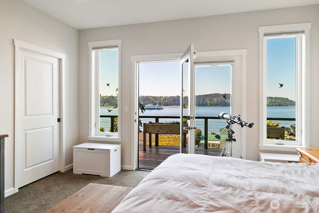 4652 E Hillcrest Drive , Port Orchard, WA 98366