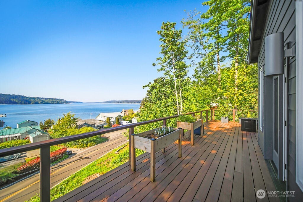 4652 E Hillcrest Drive , Port Orchard, WA 98366