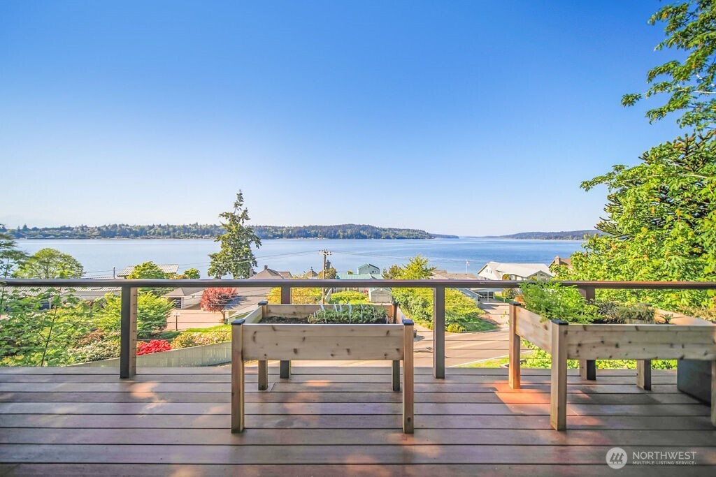 4652 E Hillcrest Drive , Port Orchard, WA 98366