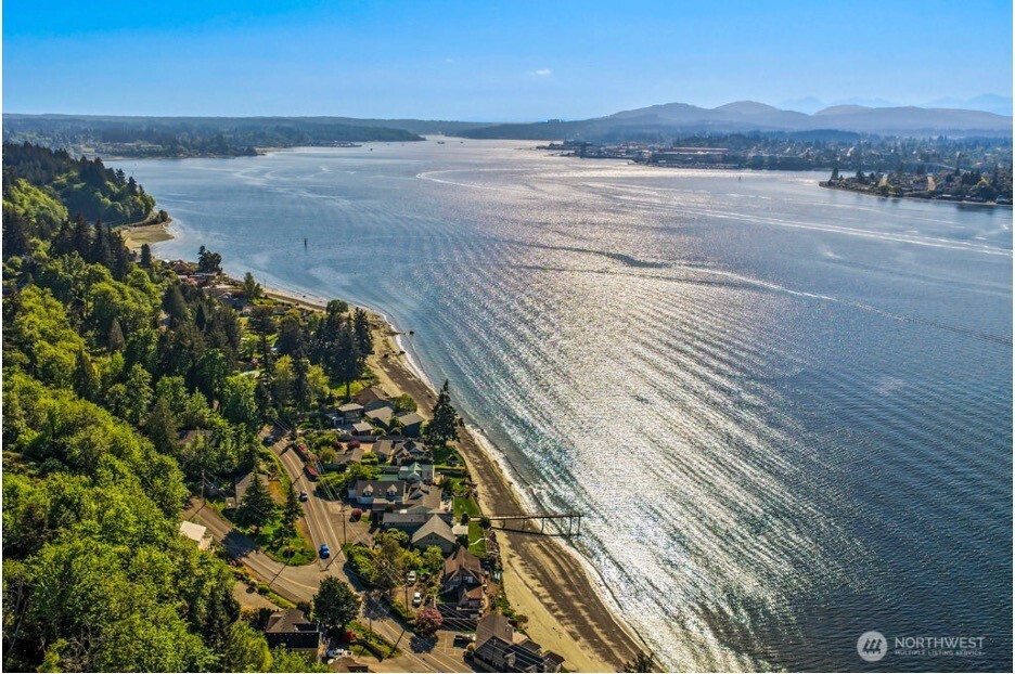 4652 E Hillcrest Drive , Port Orchard, WA 98366