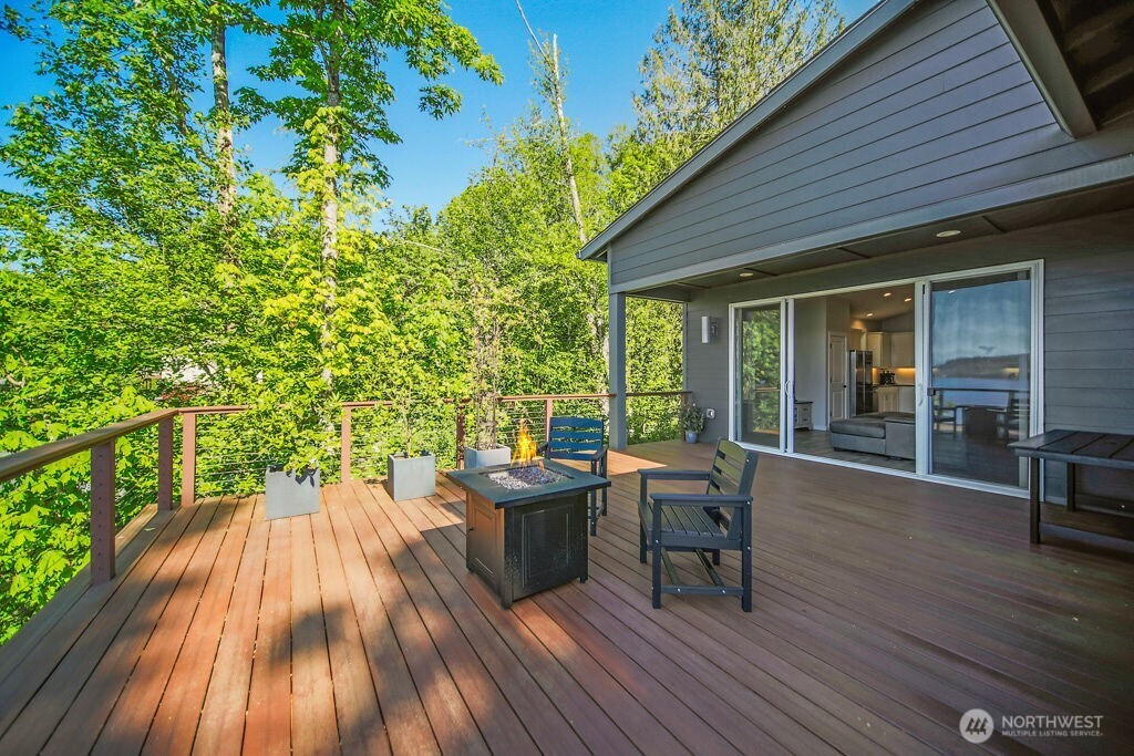 4652 E Hillcrest Drive , Port Orchard, WA 98366