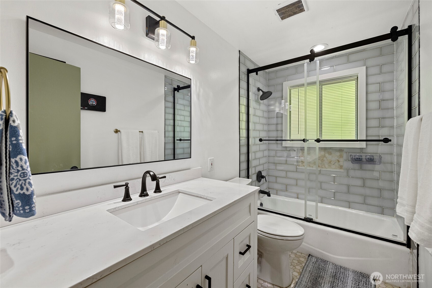 471 SE Glencoe Street , Oak Harbor, WA 98277