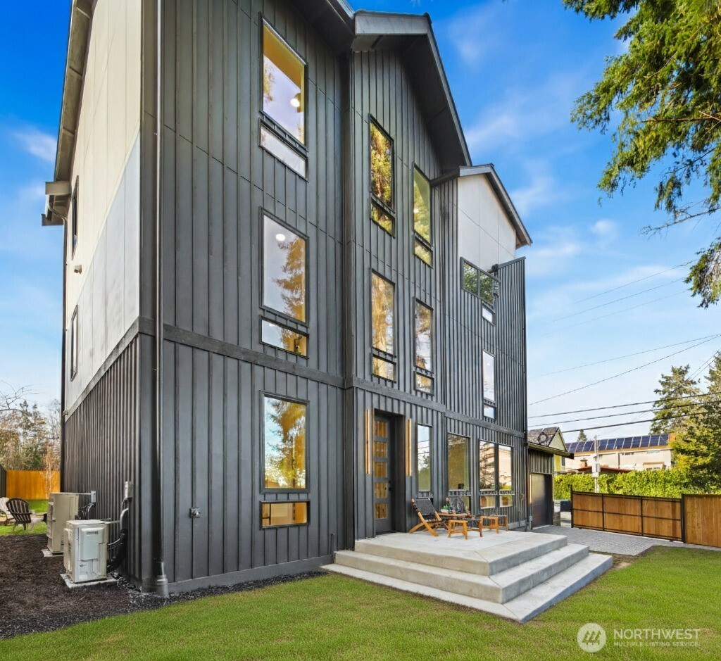 7358 33rd Avenue NE, Seattle, WA 98115
