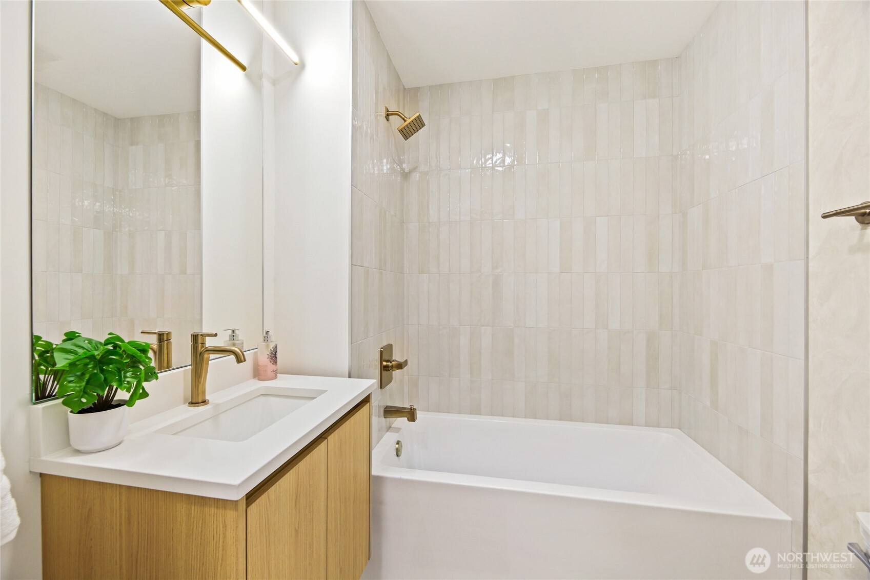 7358 33rd Avenue NE, Seattle, WA 98115