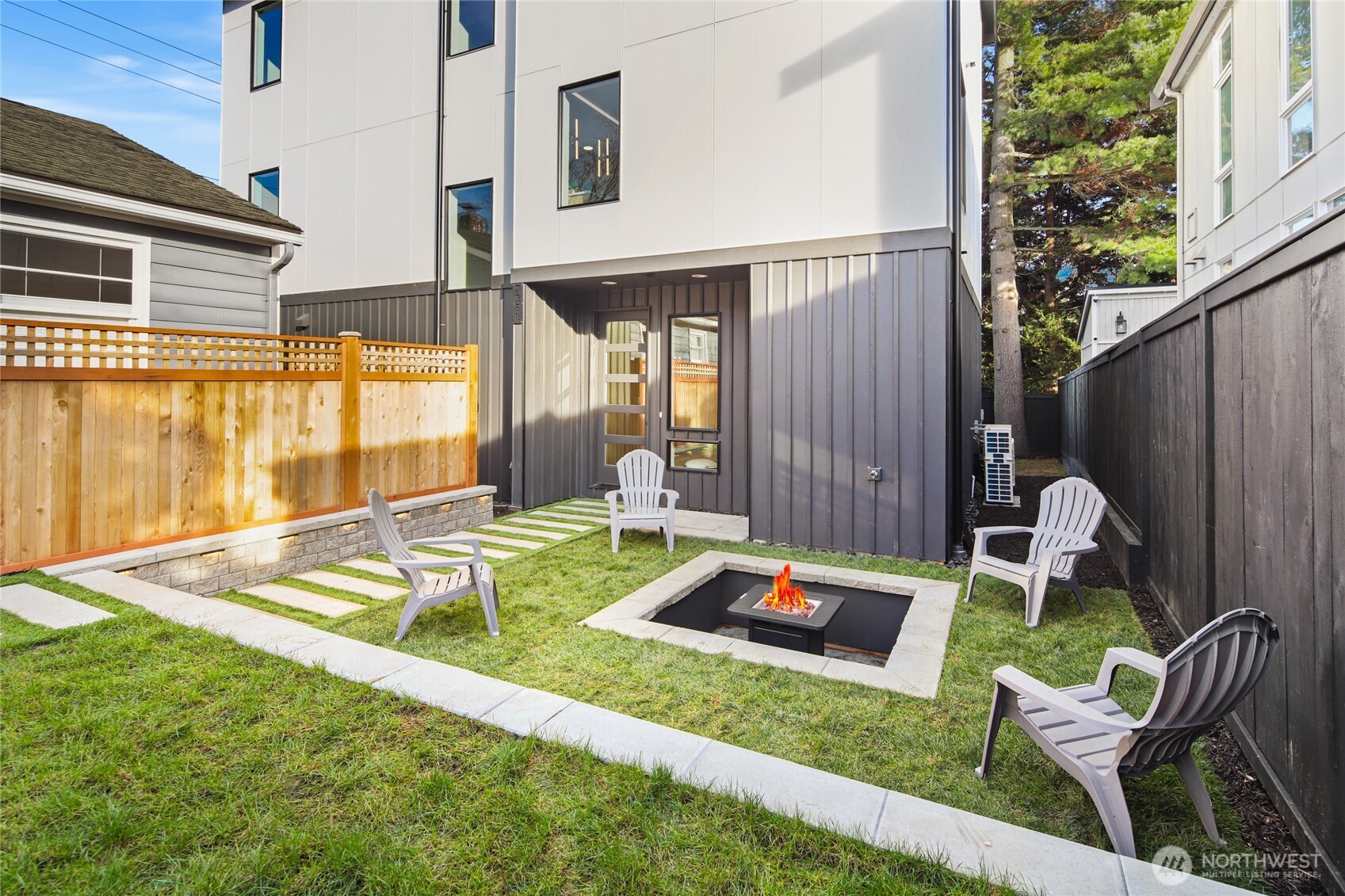 7358 33rd Avenue NE, Seattle, WA 98115