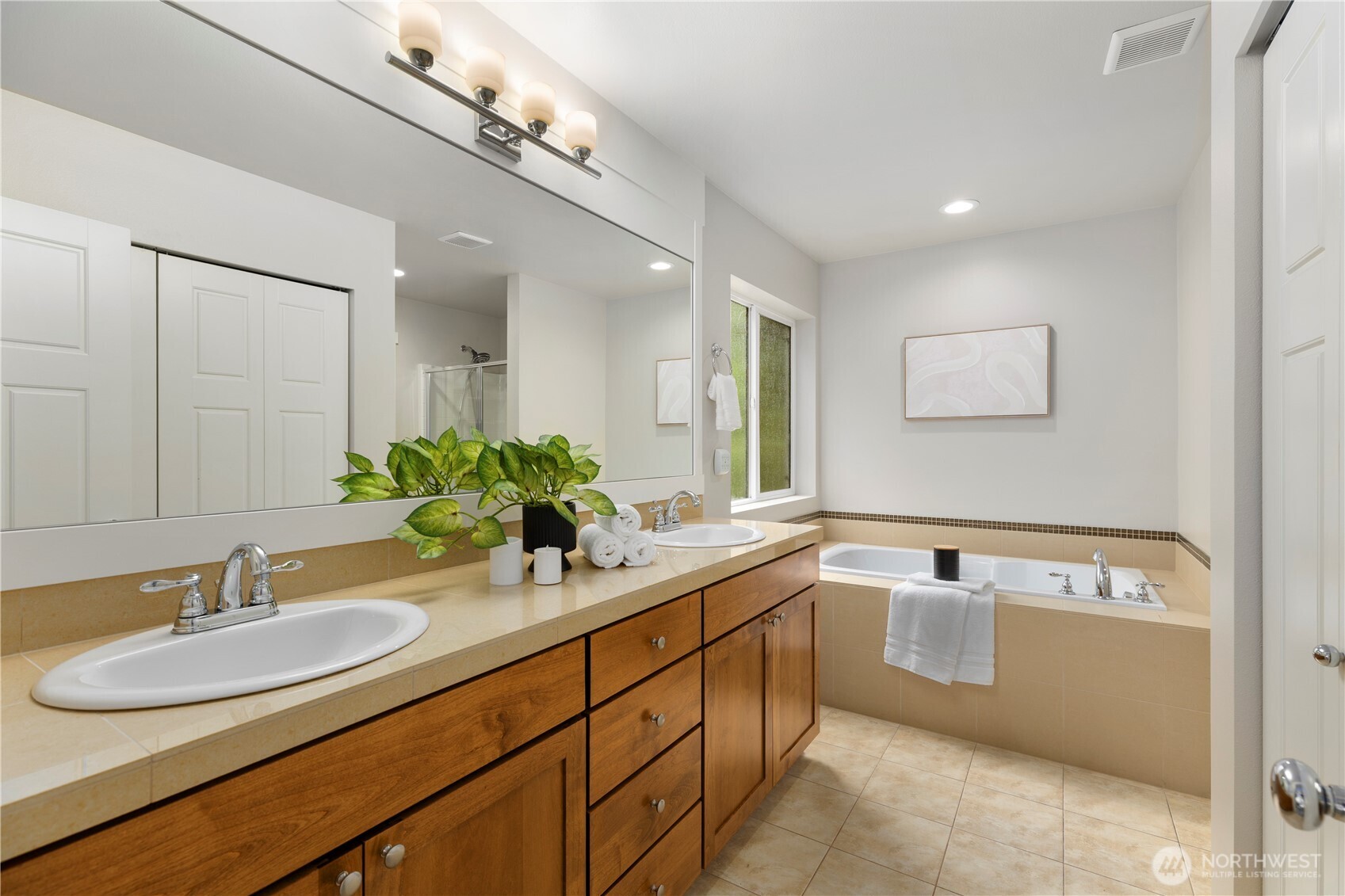 1316 216th Street SW, Lynnwood, WA 98036