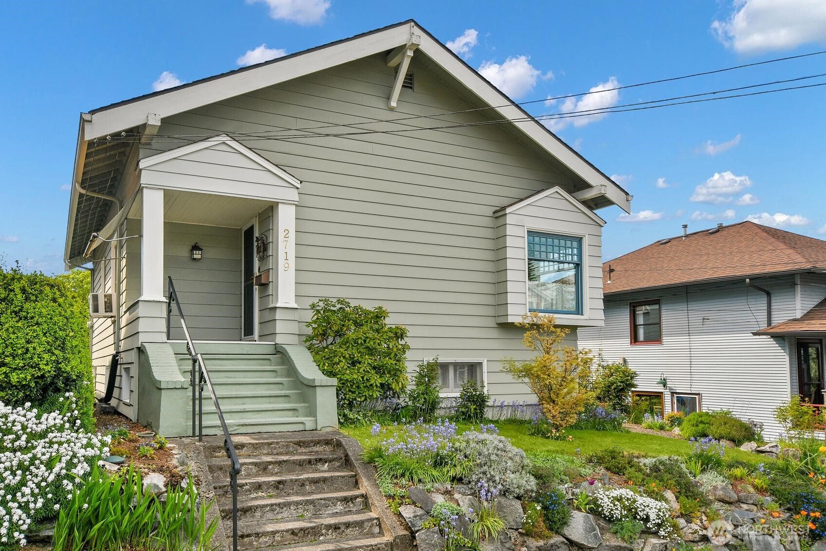 2719 Nob Hill Avenue N, Seattle, WA 98109