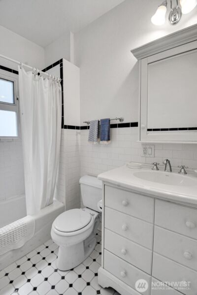 2719 Nob Hill Avenue N, Seattle, WA 98109 - Photo 12