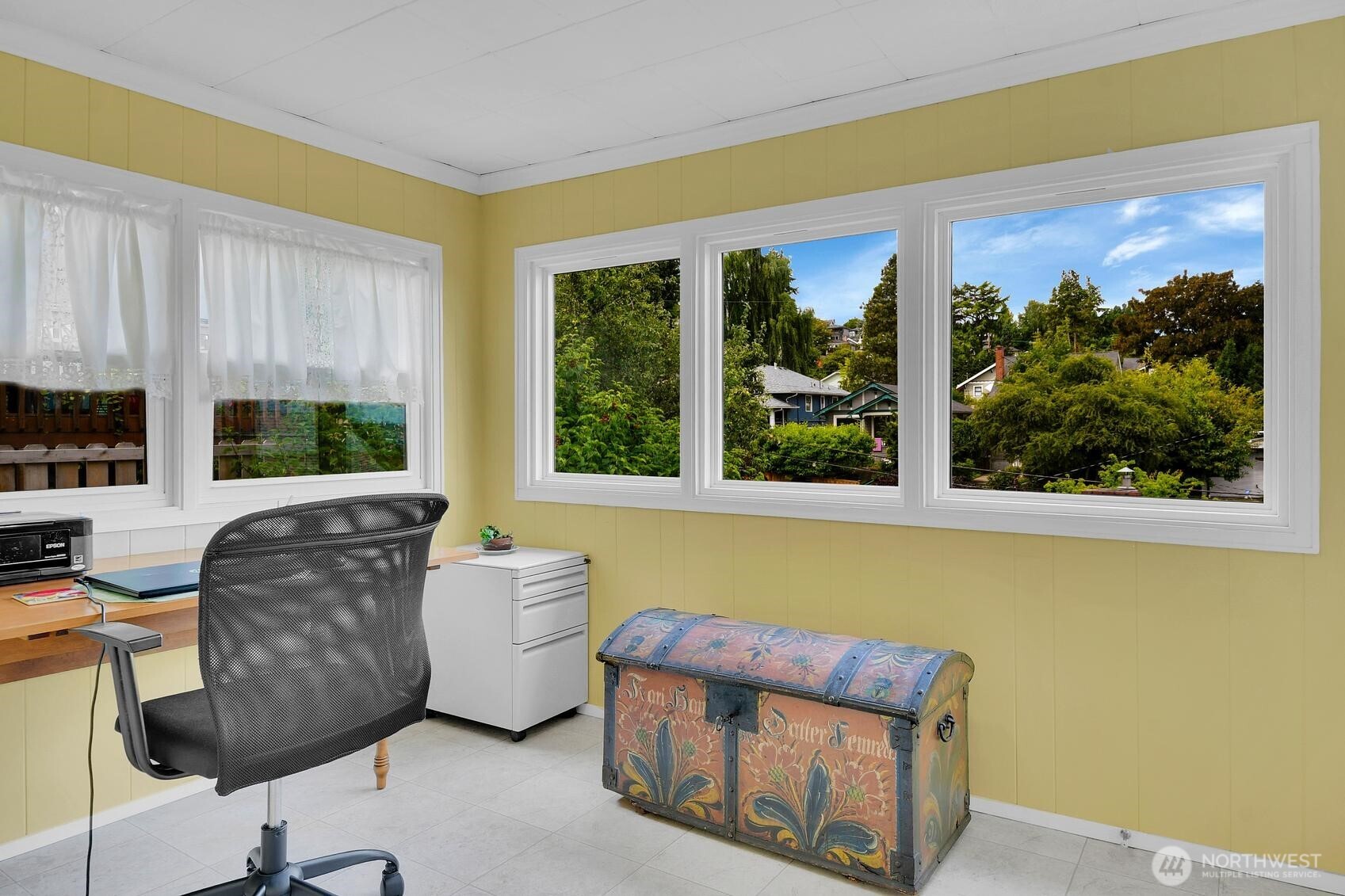 2719 Nob Hill Avenue N, Seattle, WA 98109