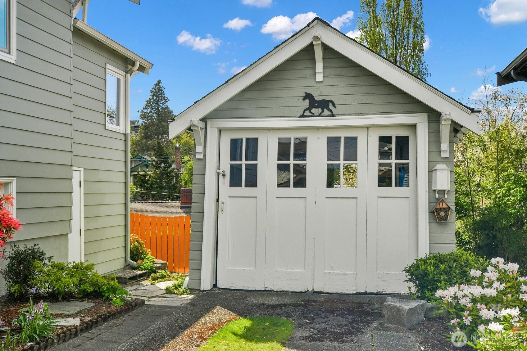 2719 Nob Hill Avenue N, Seattle, WA 98109