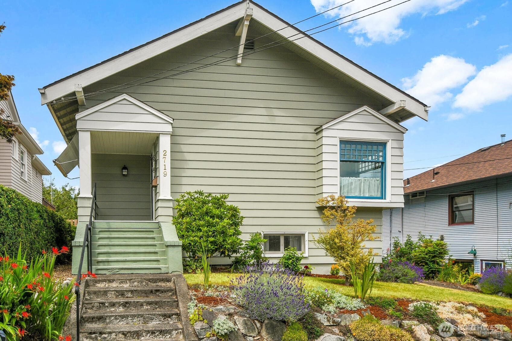 2719 Nob Hill Avenue N, Seattle, WA 98109