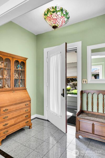 2719 Nob Hill Avenue N, Seattle, WA 98109 - Photo 3