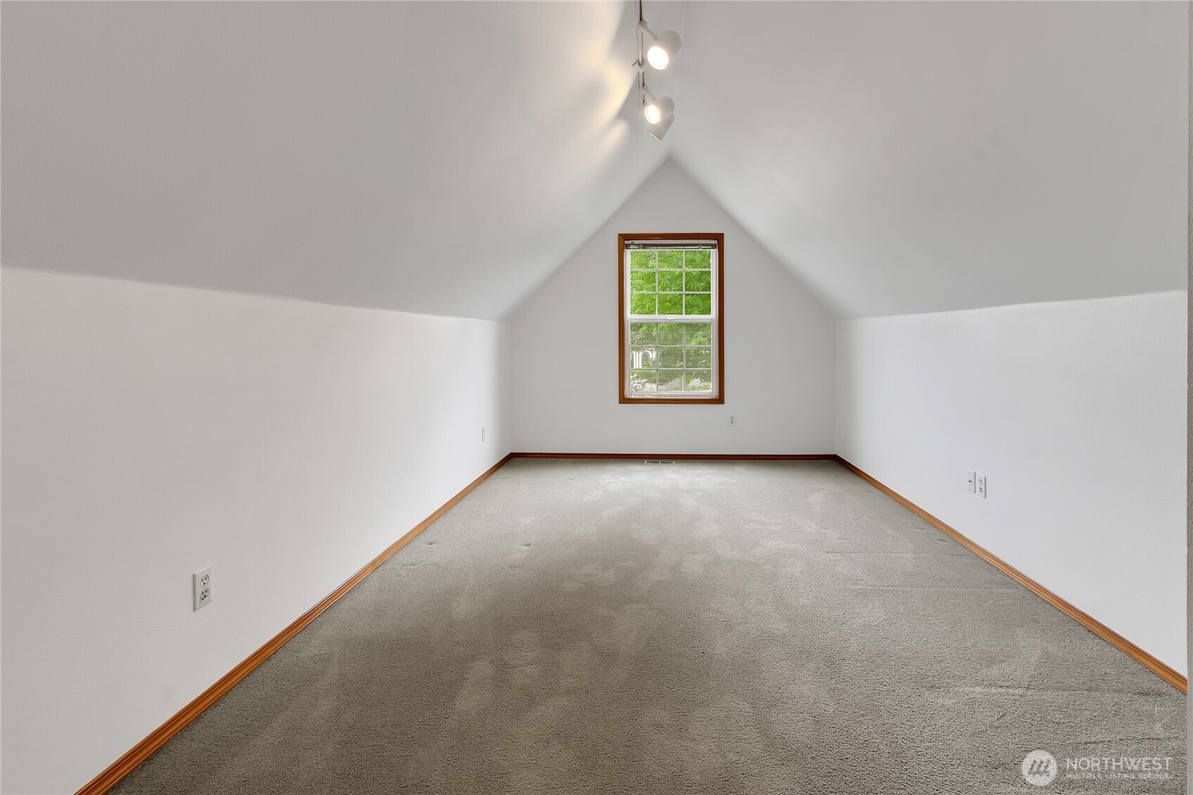 2113 12th Ave NW, Puyallup, WA 98371-3959