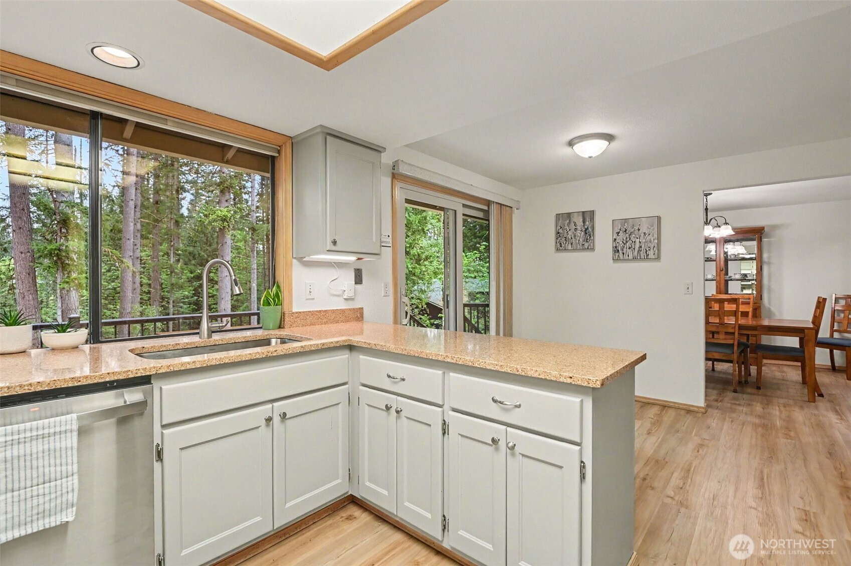 22934 SE 37th St , Sammamish, WA 98075