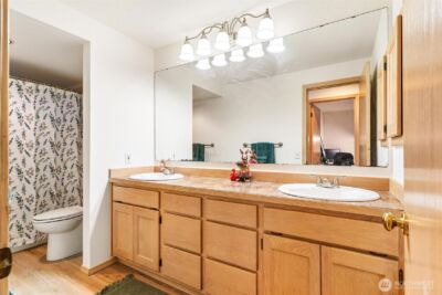 22934 SE 37th St , Sammamish, WA 98075 - Photo 17