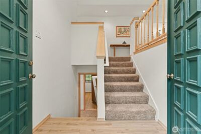 22934 SE 37th St , Sammamish, WA 98075 - Photo 4