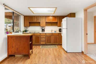 22934 SE 37th St , Sammamish, WA 98075 - Photo 3