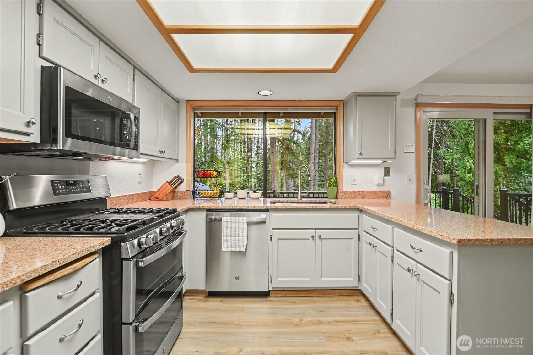 22934 SE 37th St , Sammamish, WA 98075