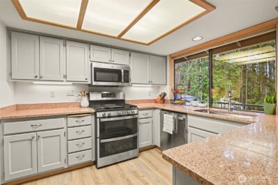 22934 SE 37th St , Sammamish, WA 98075 - Photo 11