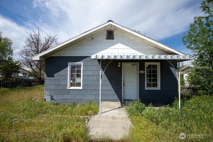 722 Jackson Street , Omak, WA 98841