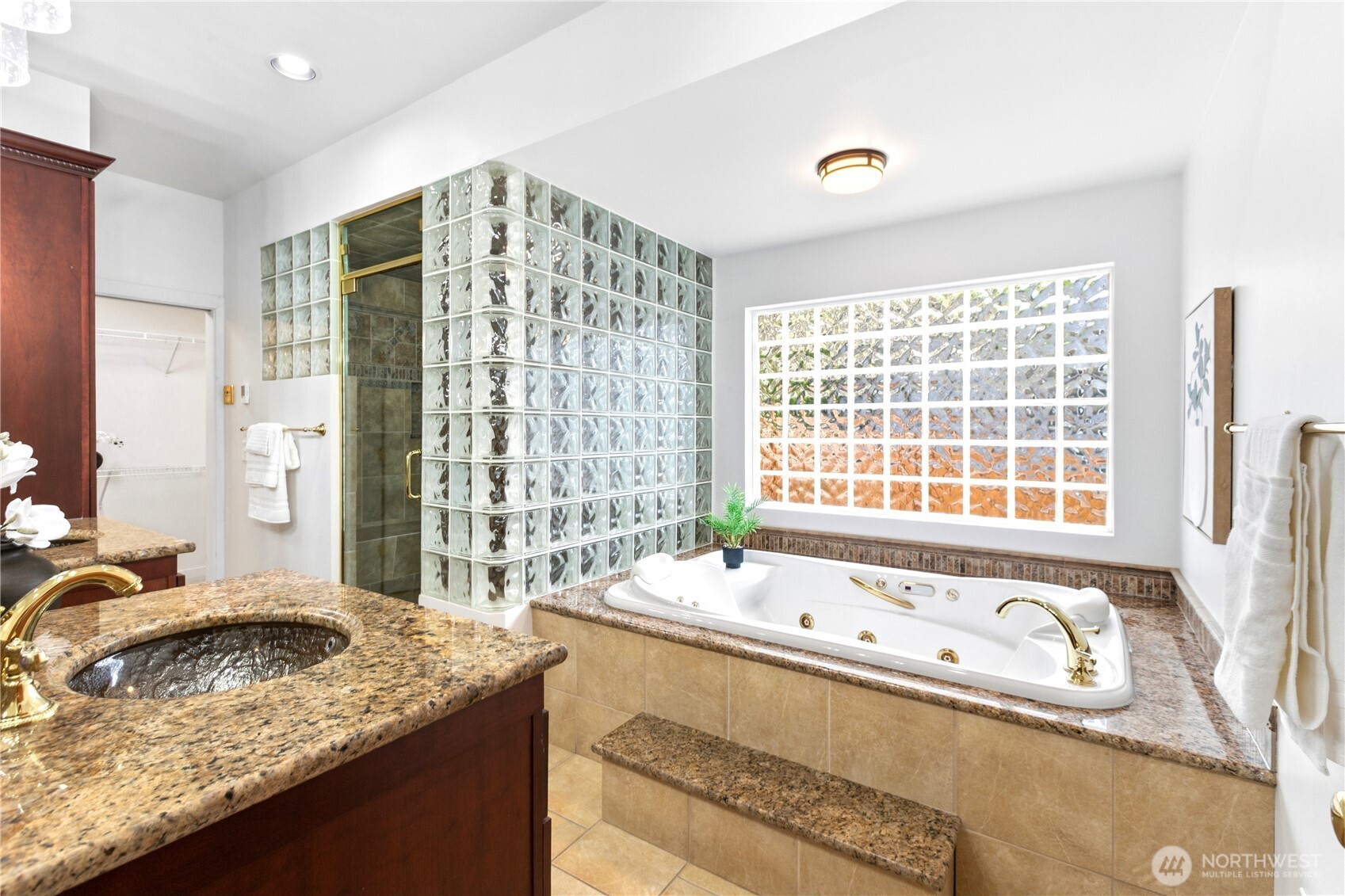 7020 137th Avenue NE, Redmond, WA 98052