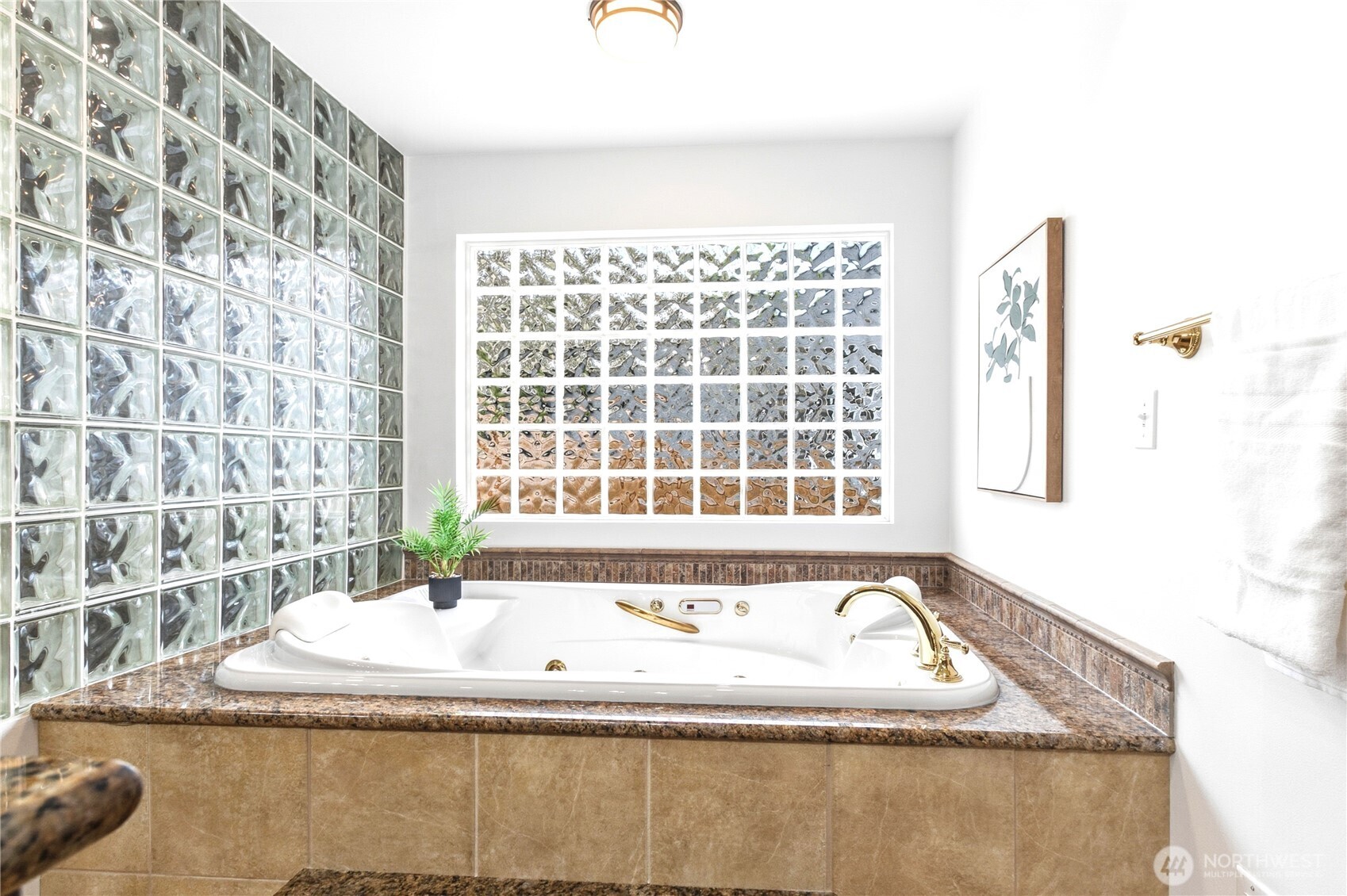 7020 137th Avenue NE, Redmond, WA 98052
