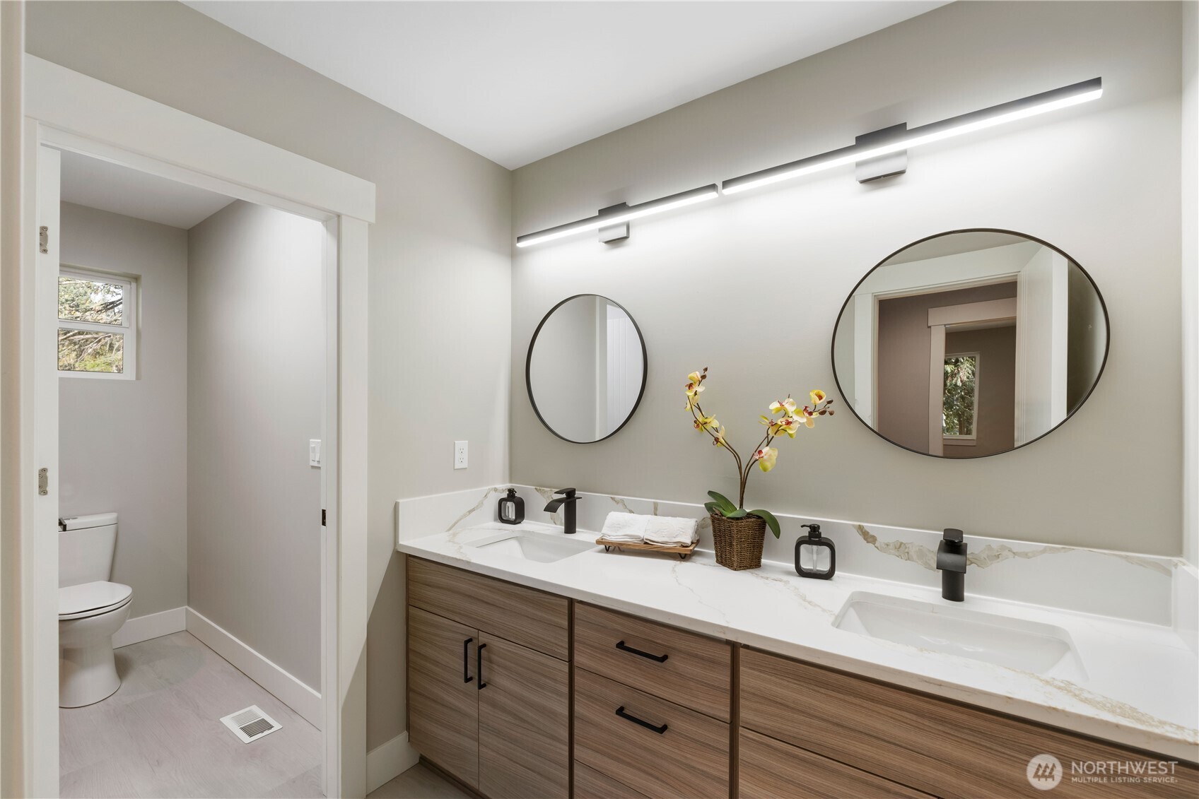 6598 Vandermark Road E, Bonney Lake, WA 98391-7382