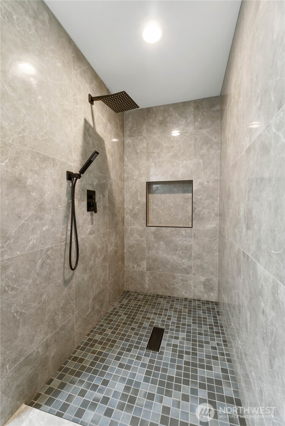 6598 Vandermark Road E, Bonney Lake, WA 98391-7382
