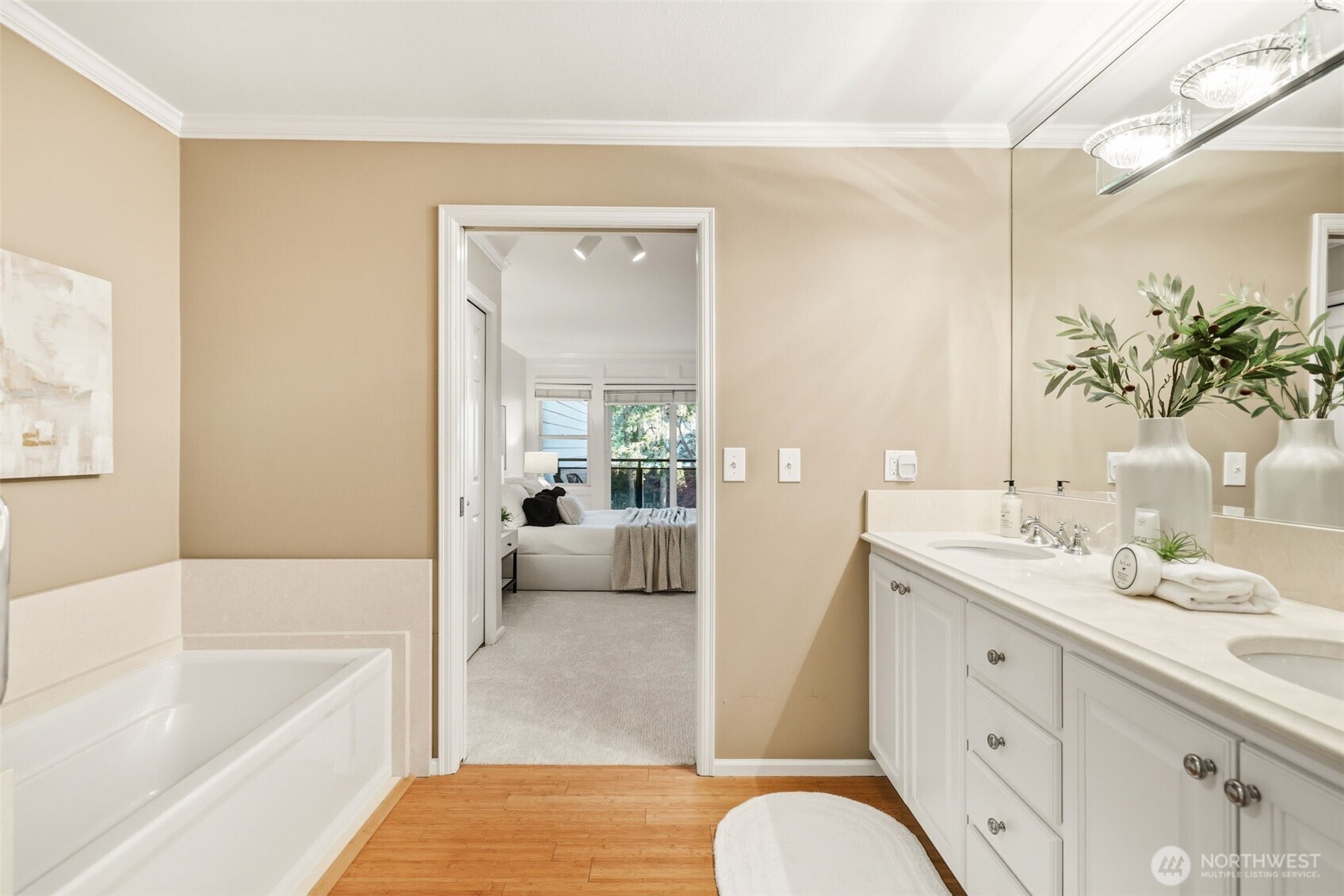 10327 NE 19th Place , Bellevue, WA 98004
