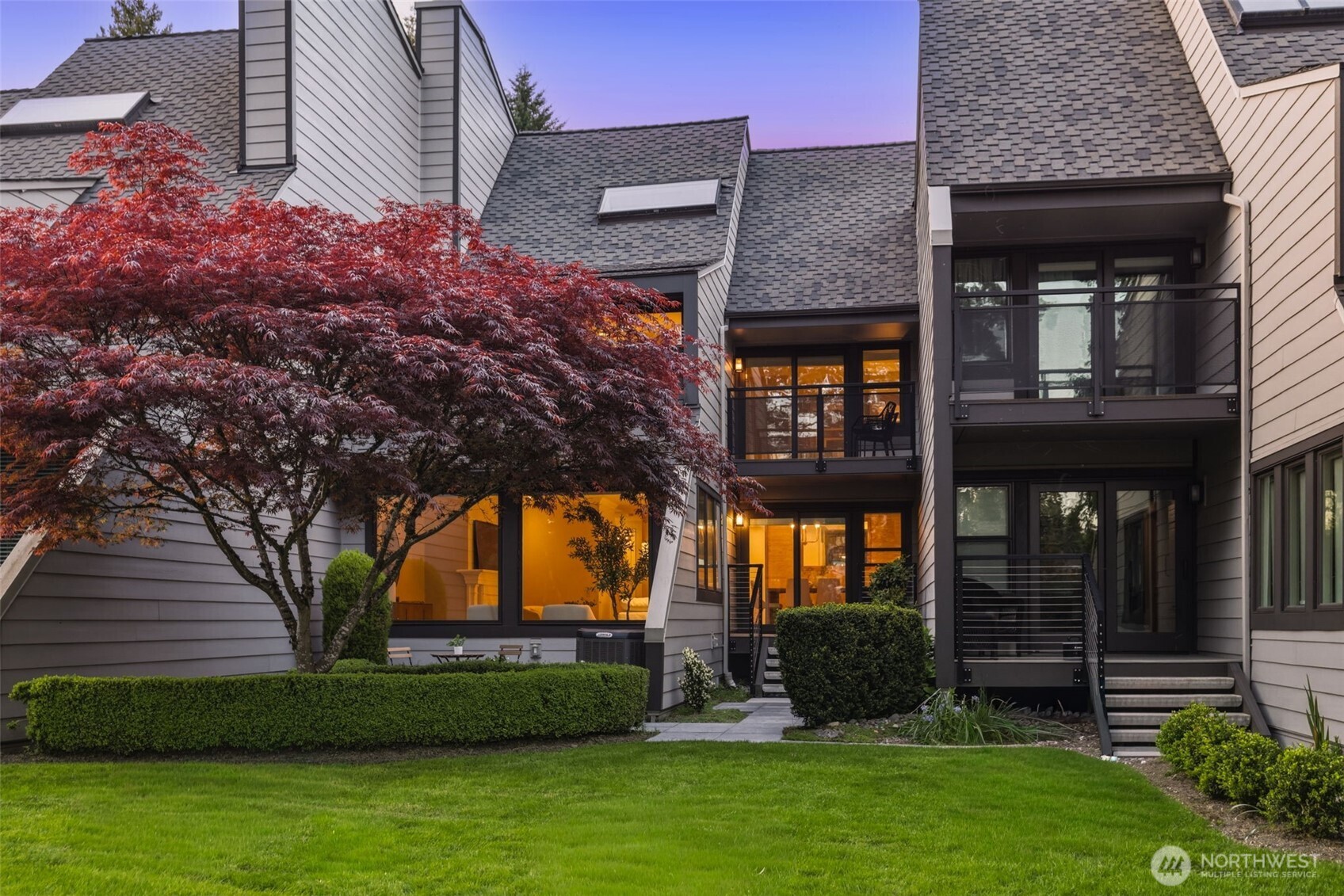 10327 NE 19th Place , Bellevue, WA 98004