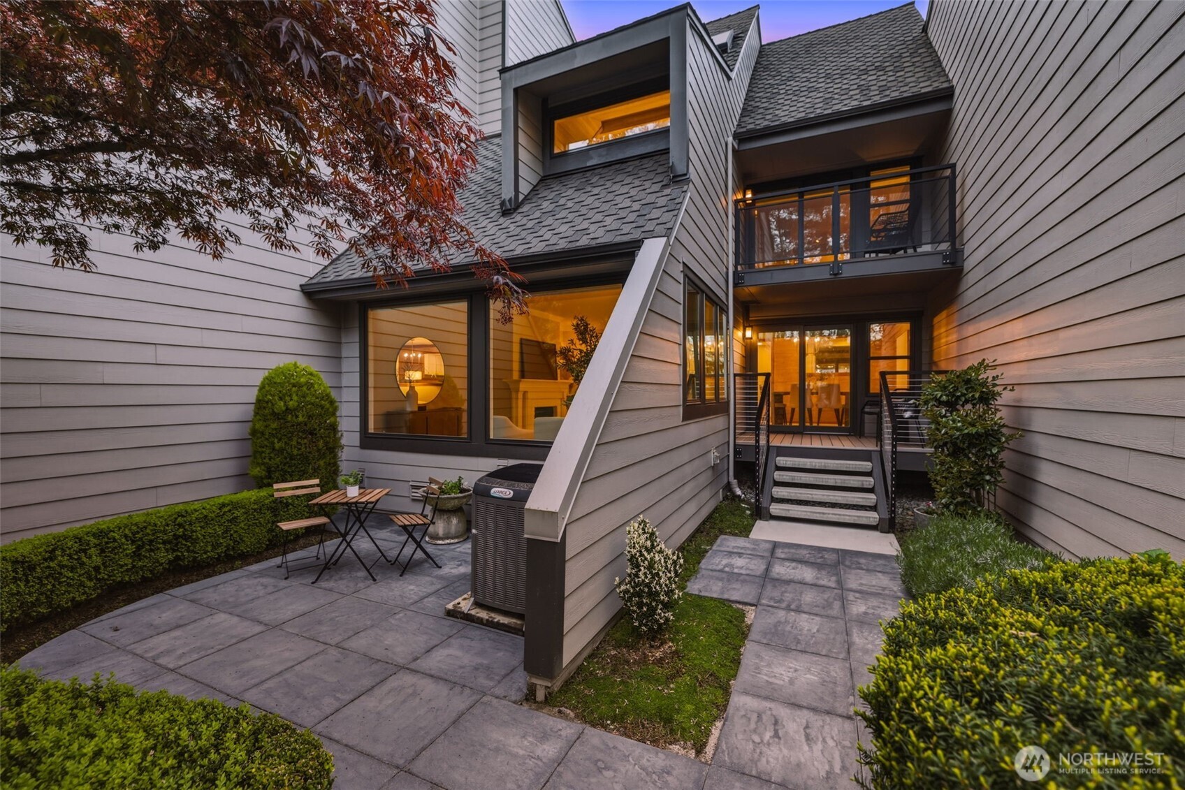 10327 NE 19th Place , Bellevue, WA 98004