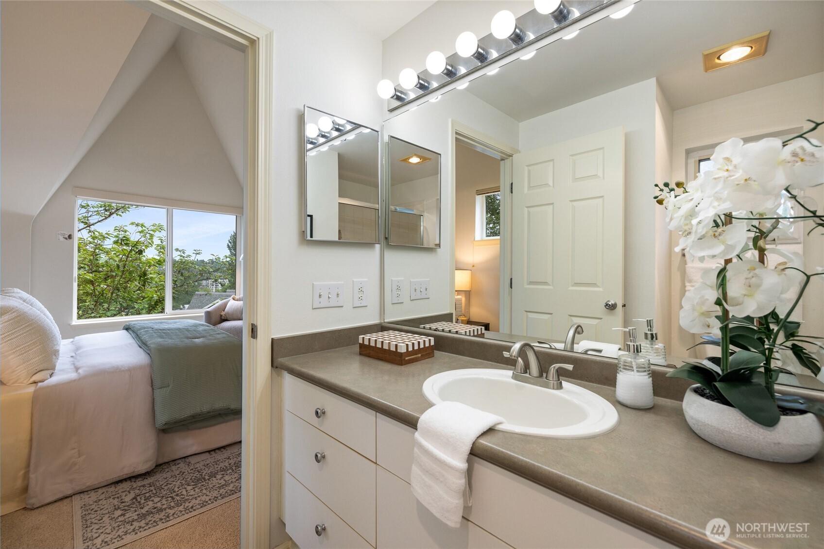 1501 Cherrylane Avenue S #1501, Seattle, WA 98144