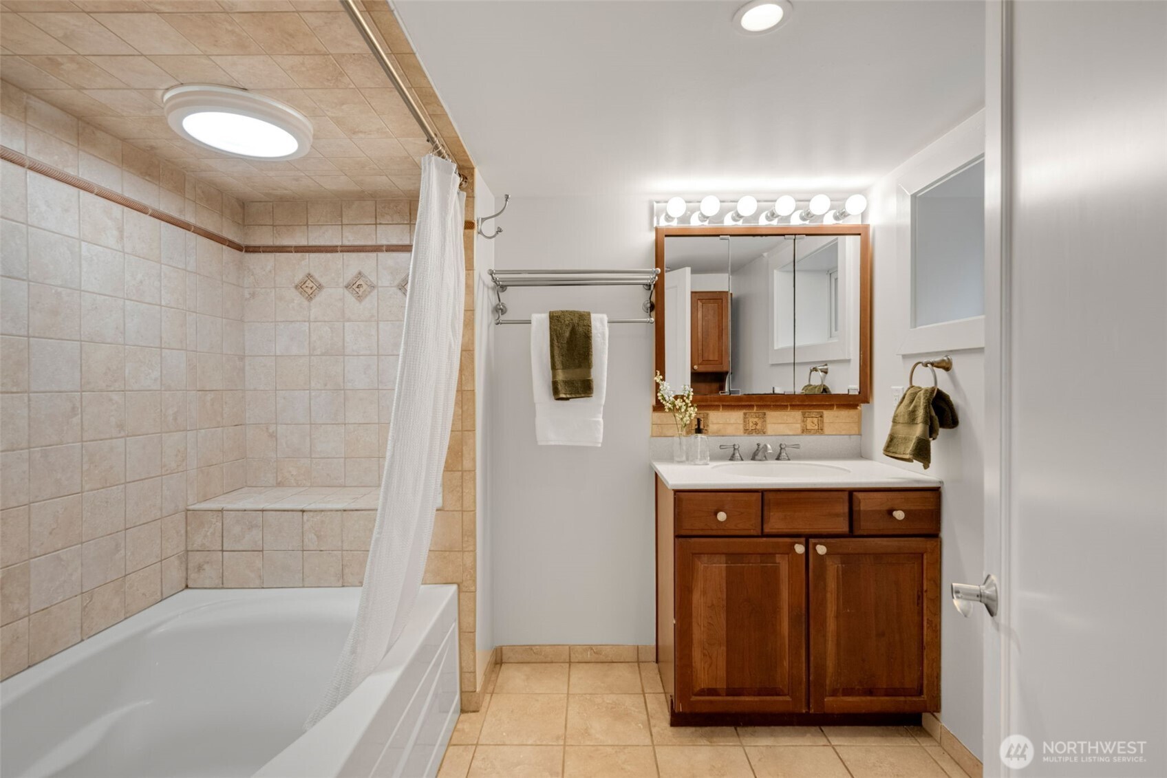 4732 45th Avenue NE, Seattle, WA 98105
