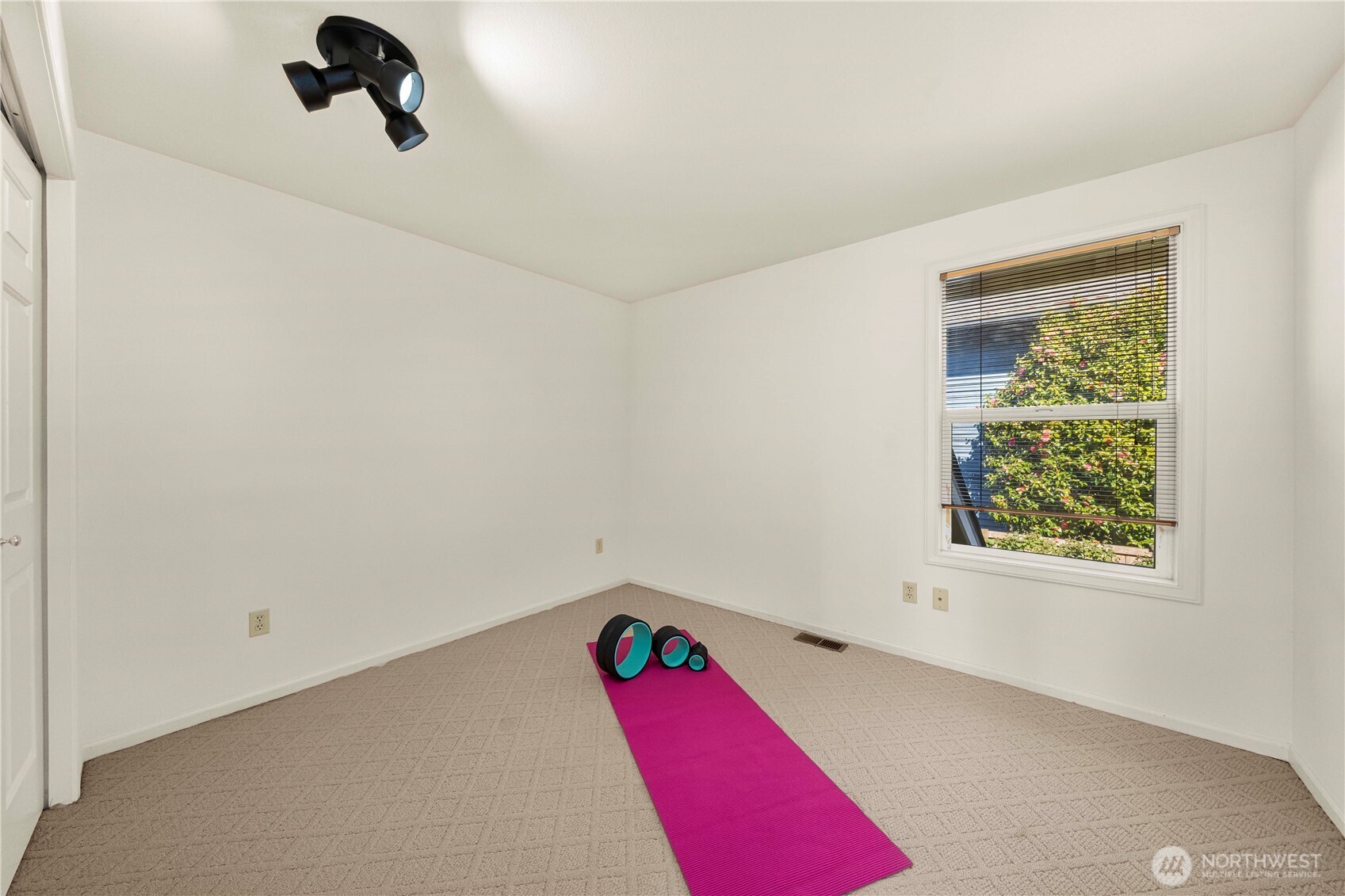 32724 6th Avenue SW, Federal Way, WA 98023