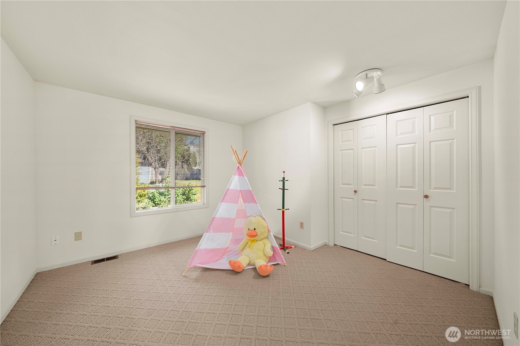 32724 6th Avenue SW, Federal Way, WA 98023